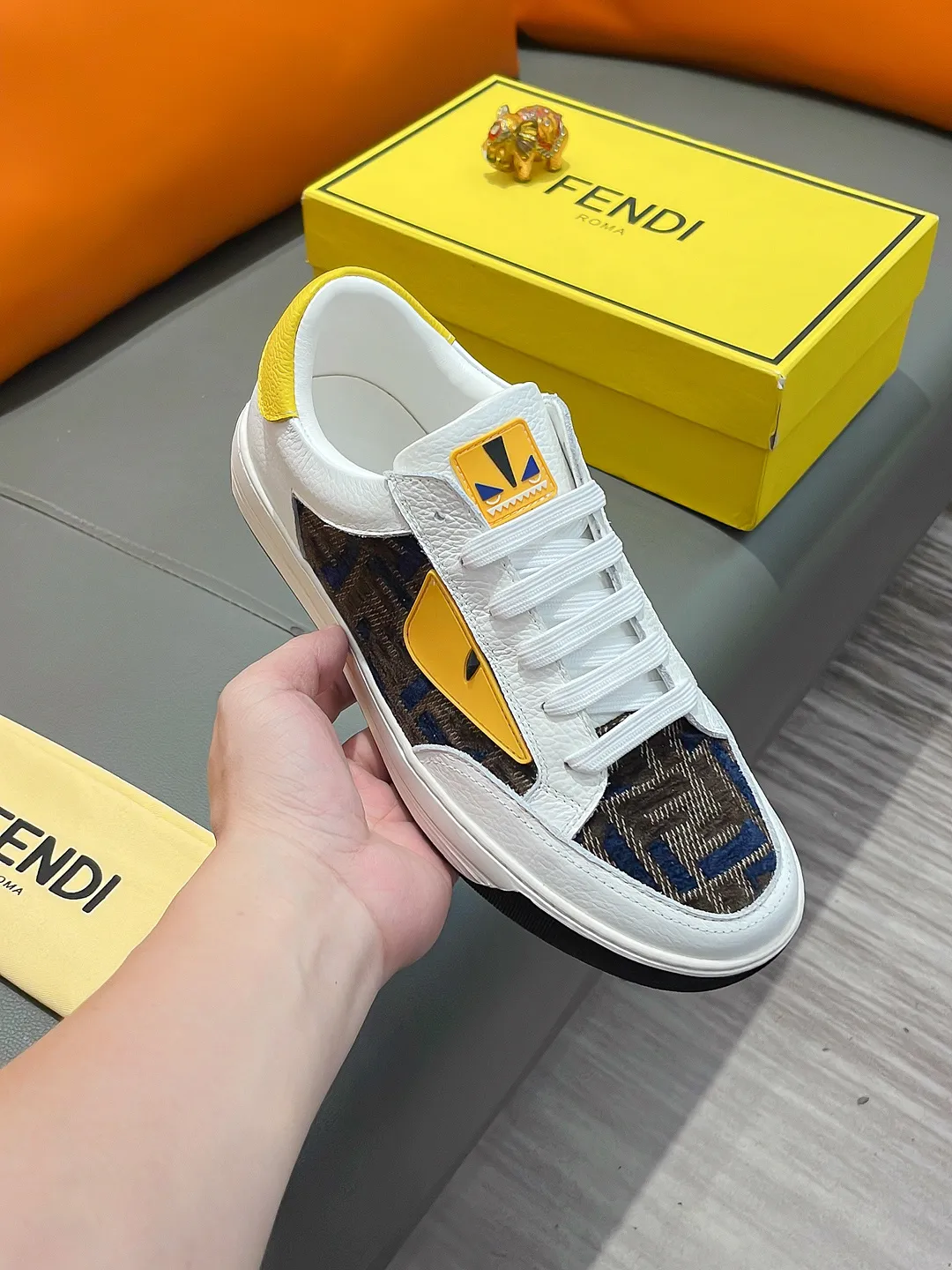 Men's shoes FENDI "Fendi" P400 Regular size: 38-44 (casual shoes) Product materials: Selected cowhide upper, soft sheepskin lining; original outsole.